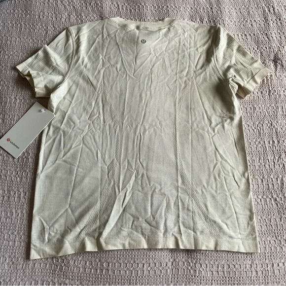 NWT Lululemon Swiftly Relaxed Short Sleeve Shirt Updated Fit Light Ivory 4 Run - Picture 5 of 11